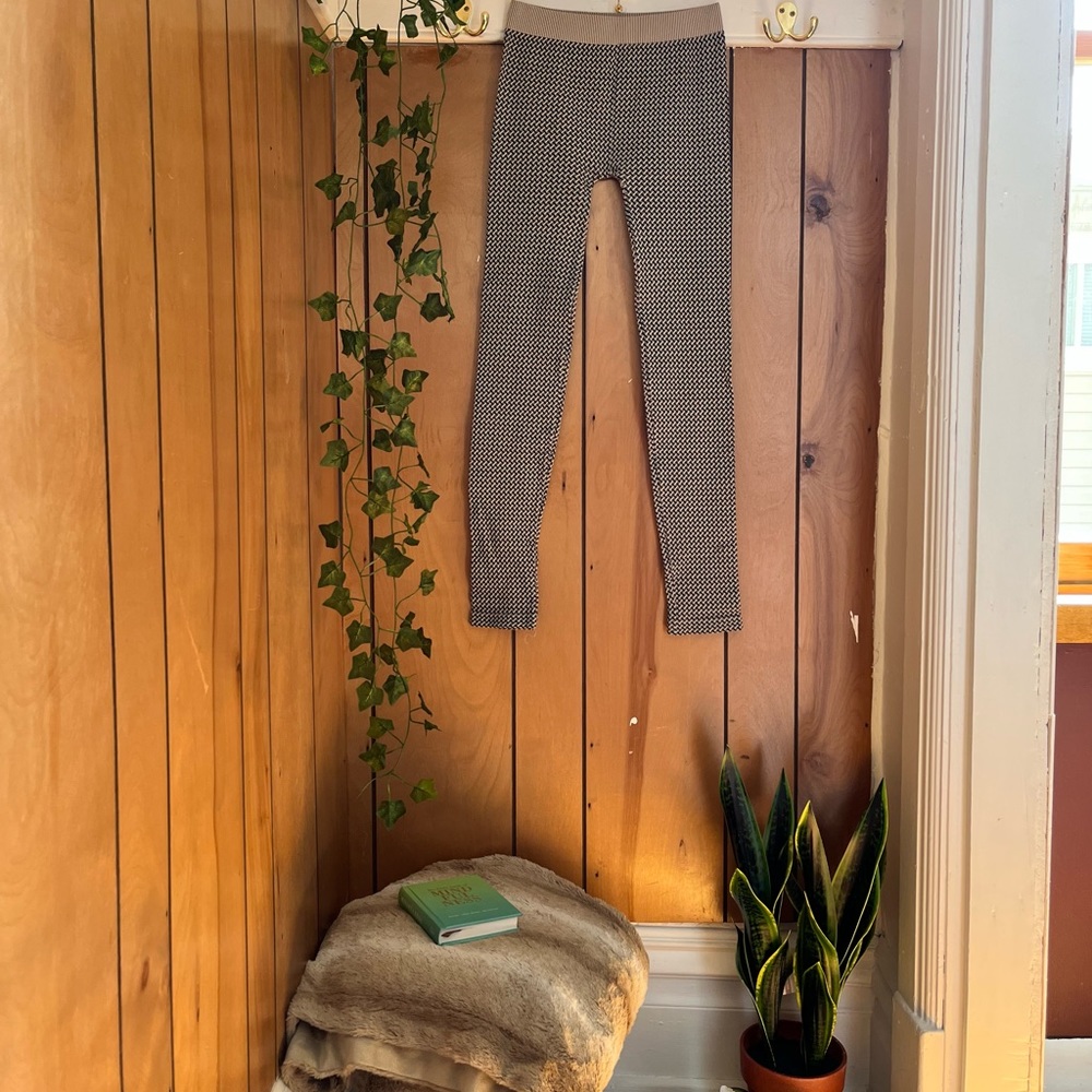 Leggings bio: I am the type to keep you toasty warm in the bitter winter months!